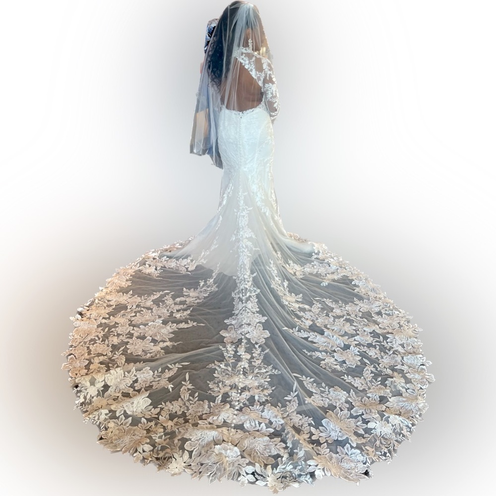 Martina Liana Style 1334 Wedding Gown - Picture 3 of 15
